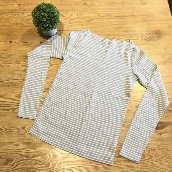 *LikeNew* GAP Long Sleeve Boatneck Tee - Picture 3 of 3